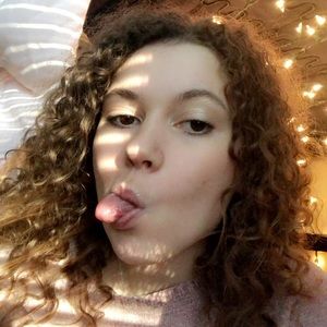 Meet your Posher, Chloe